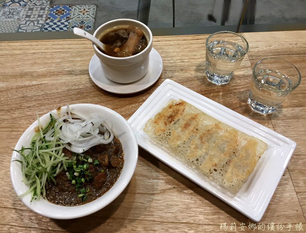 台中西區｜小戶商行-中式輕食 北方麵食 蒸籠點心 冰花鍋貼 手工現作