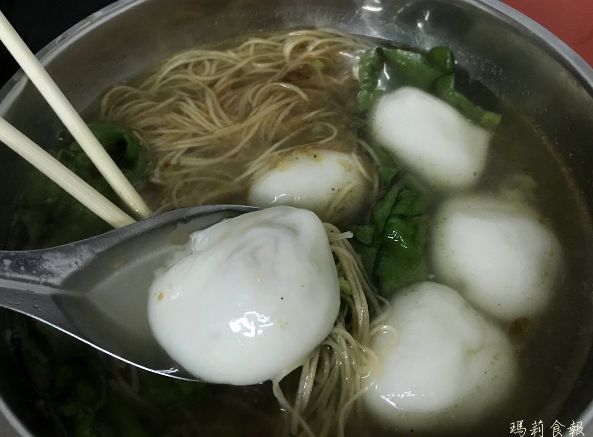 台中西區小吃｜樂群湯圓之家 傳統鮮肉湯圓+雞絲麵必吃 晚上才營業的人氣美食