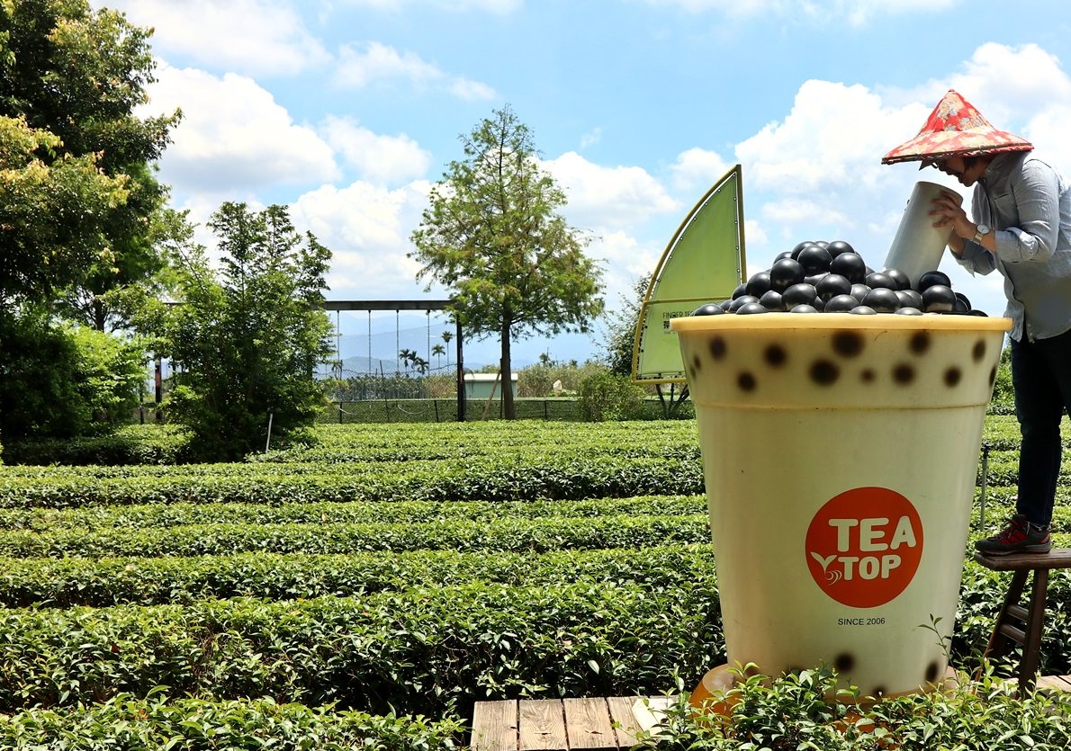 南投名間景點,茶二指故事館,茶葉博物館,巨無霸珍奶水管屋,好玩好拍,享受慢活的南投小旅行,親子景點