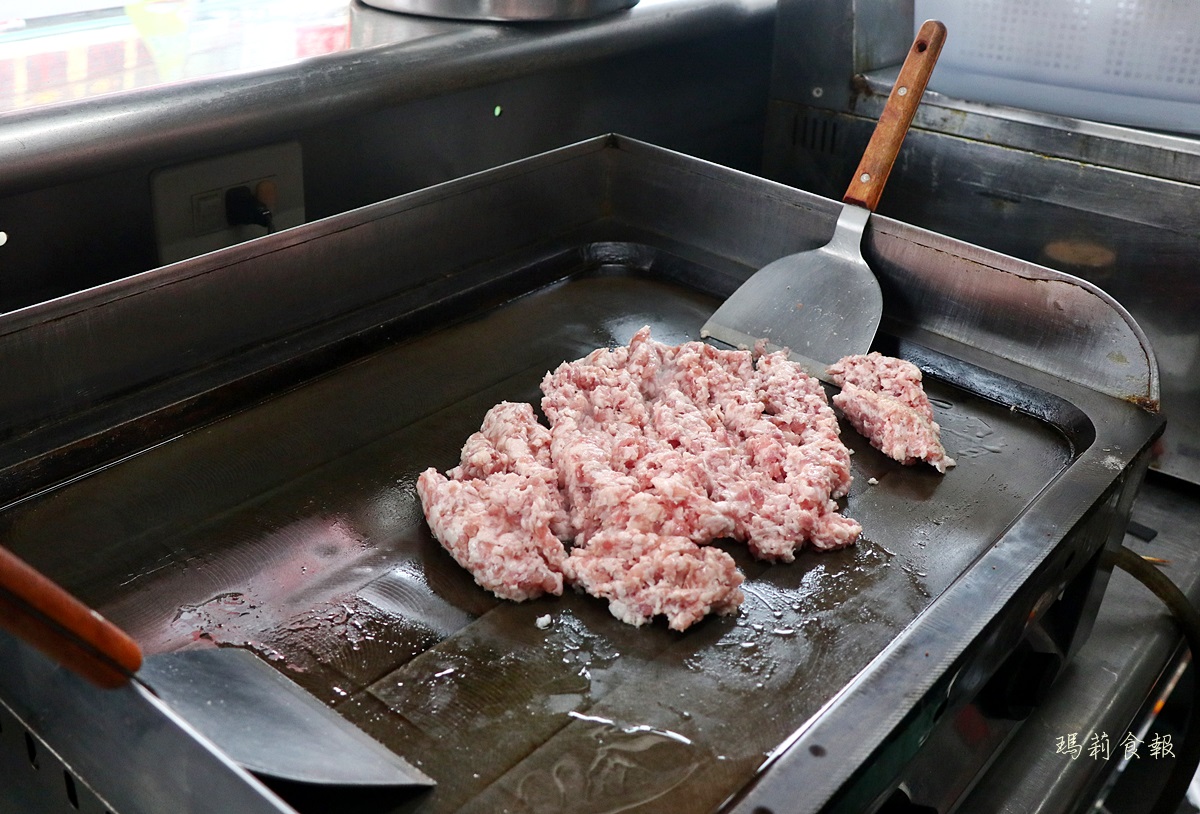 大頭蔥肉蛋餅,手桿厚Q餅皮,斗六平價小吃,濃純豆漿,雲林斗六美食,斗六美食,斗六小吃