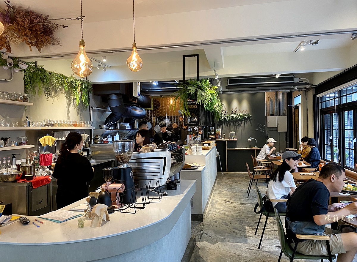 At three cafe,台中早午餐,台中牛肉漢堡推薦,范特喜聚落,台中西區咖啡店,台中咖啡店,台中IG打卡景點,At three cafe菜單,台中西區美食