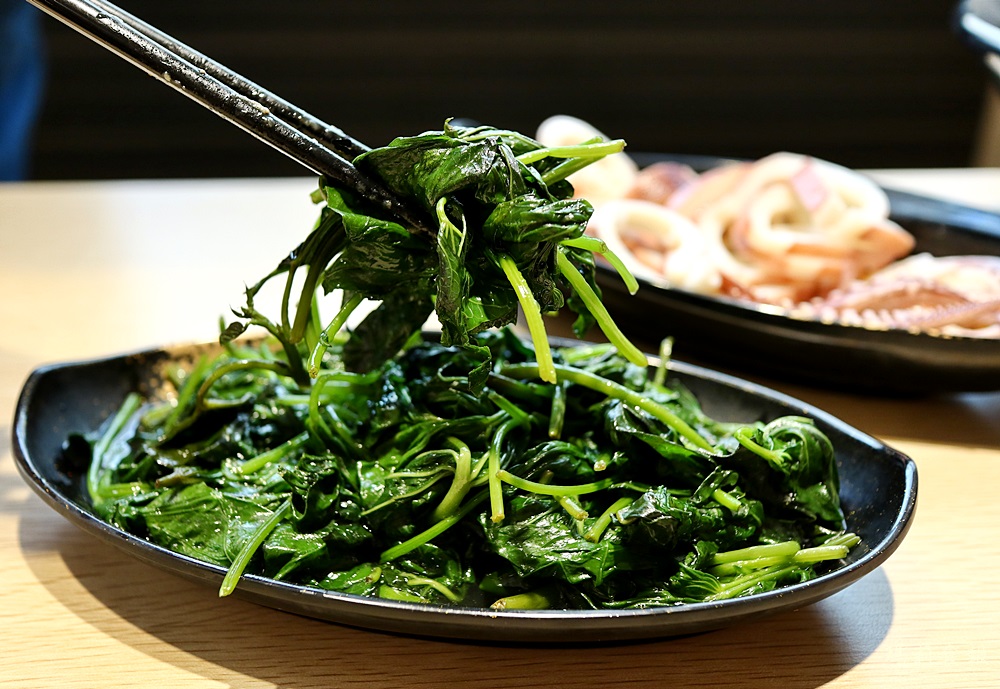 迦南海陸牛肉麵,海陸牛肉麵,迦南海陸牛肉麵菜單,明治冰淇淋吃到飽,崇德路美食,台中北區美食,台中牛肉麵,海鮮牛肉麵