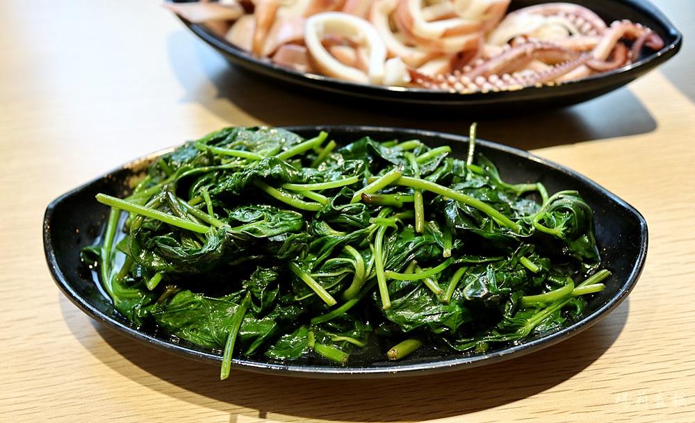 迦南海陸牛肉麵,海陸牛肉麵,迦南海陸牛肉麵菜單,明治冰淇淋吃到飽,崇德路美食,台中北區美食,台中牛肉麵,海鮮牛肉麵