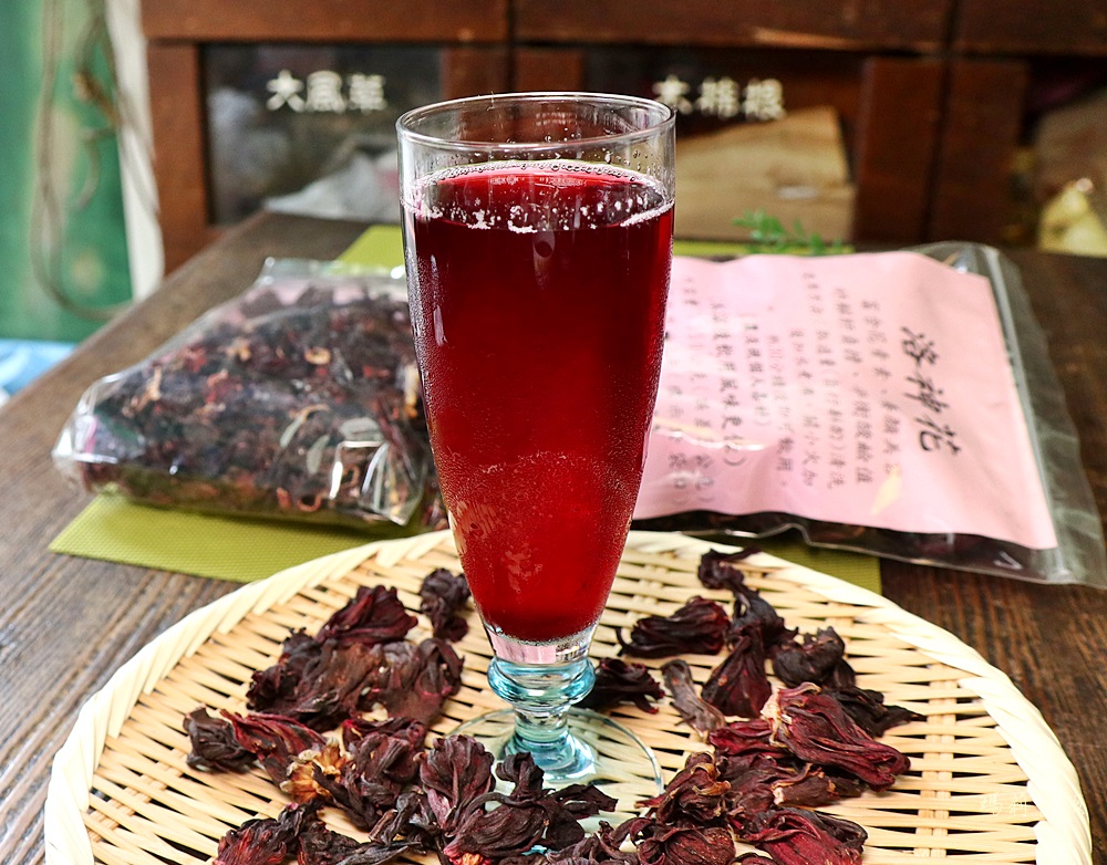 草上飛青草飲品,豐原墩腳青草行,古法熬煮,風味茶飲,豐原必喝,廟東夜市,草上飛菜單,豐原手搖飲