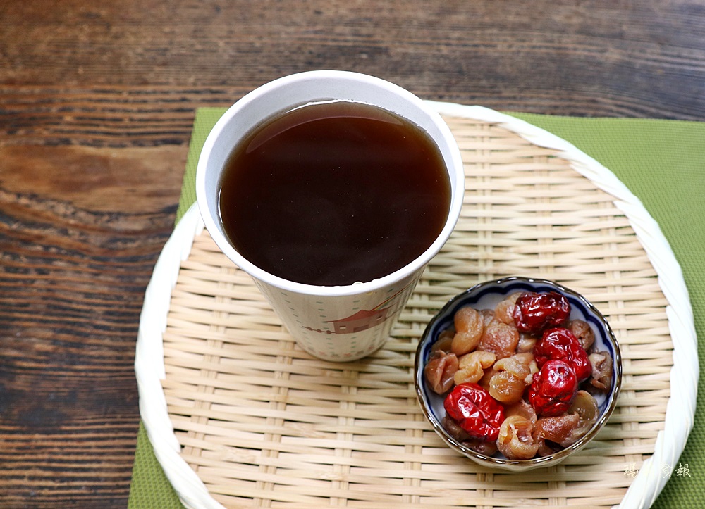 草上飛青草飲品,豐原墩腳青草行,古法熬煮,風味茶飲,豐原必喝,廟東夜市,草上飛菜單,豐原手搖飲