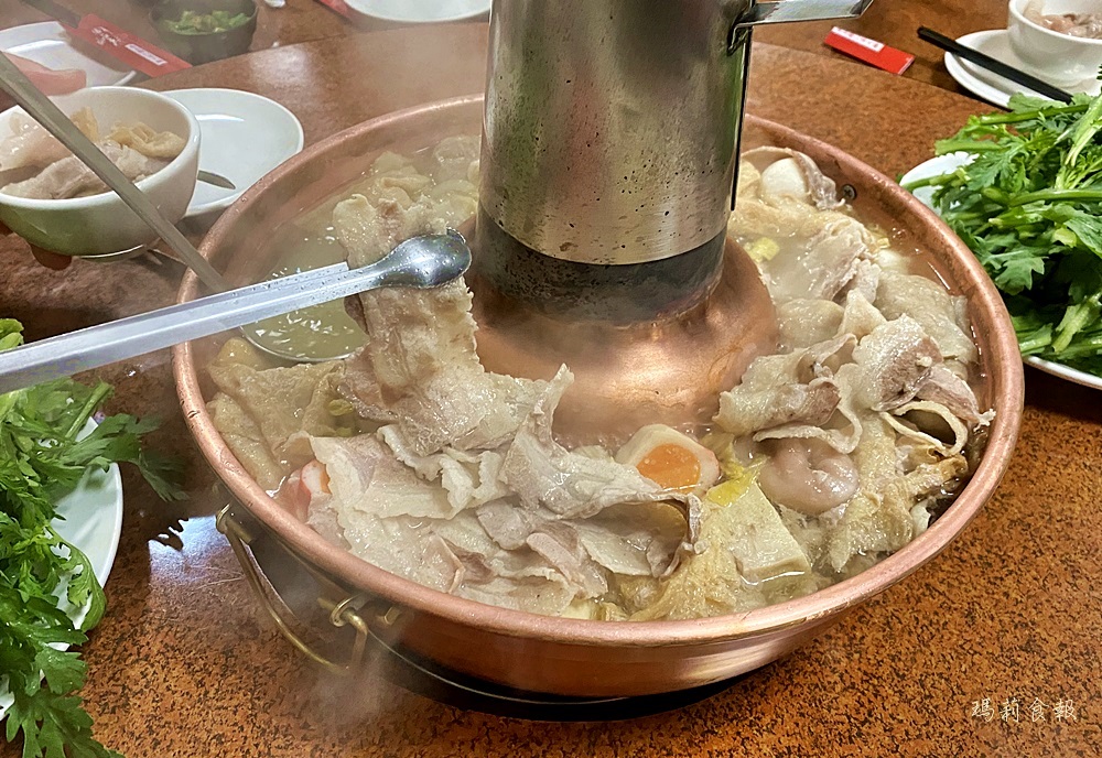 驛站房東北酸菜白肉鍋,驛站房,台中中區平價火鍋,酸香清爽,韭菜水餃必吃,驛站房菜單,驛站房價錢,台中酸菜白肉鍋,台中鍋物,台中平價火鍋