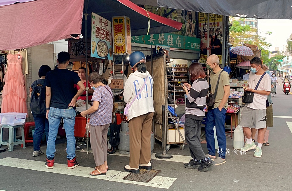 順口香麥仔煎｜第三市場裡的銅板小吃，永遠在排隊超人氣古早味煎餅，鹹甜口味都好吃大份量