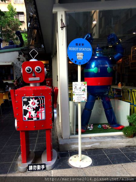 台中西區美食｜Robot Station (鐵皮駅) 機器人一號店